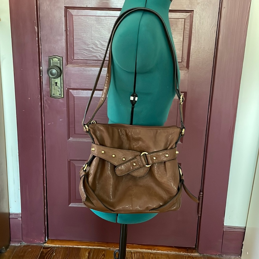 Cosmopolitan shoulder bag